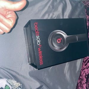 beats solo^2 wireless headphones